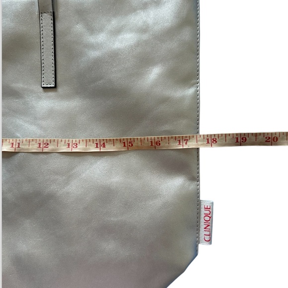 Clinique Shiny Silver Shoulder Bag New - Picture 3 of 6